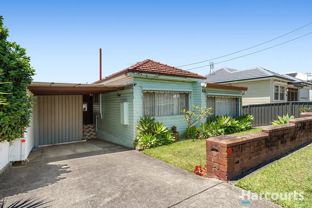 Adamstown 2房  Treasured family home with potential, R3 zoning and a location to love