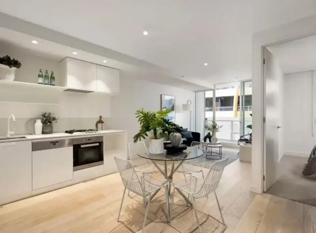 Stylish South Yarra Apartment with Private Outdoor Space