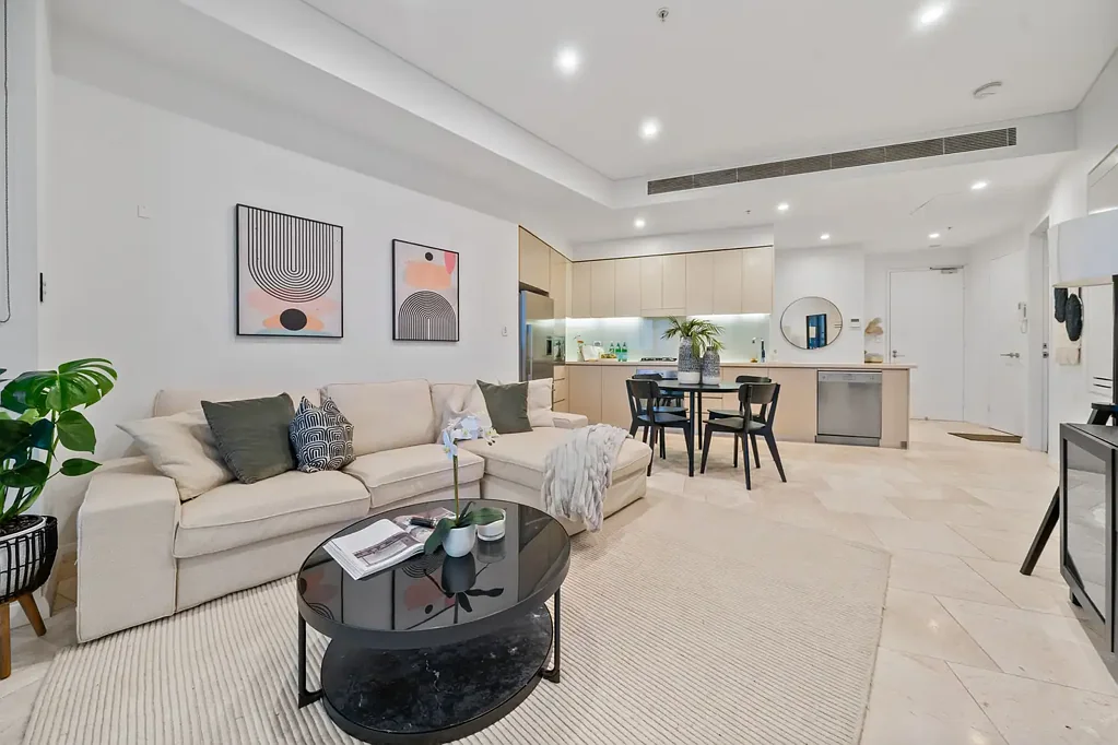 Redfern 3Zimmer Luxury Living in the Sky – Executive Penthouse with Rooftop Oasis
187 sqm 2-level 2 bath 2-car space , leased to April 2027 $1770 pw