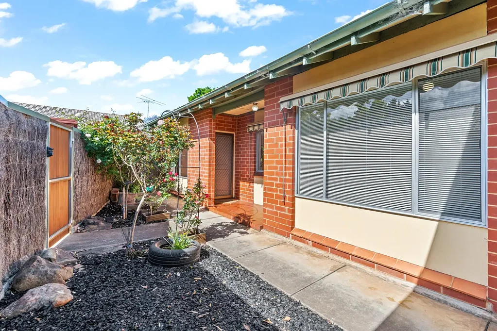 3 Bedroom Spacious Freestanding Homette in a prime location