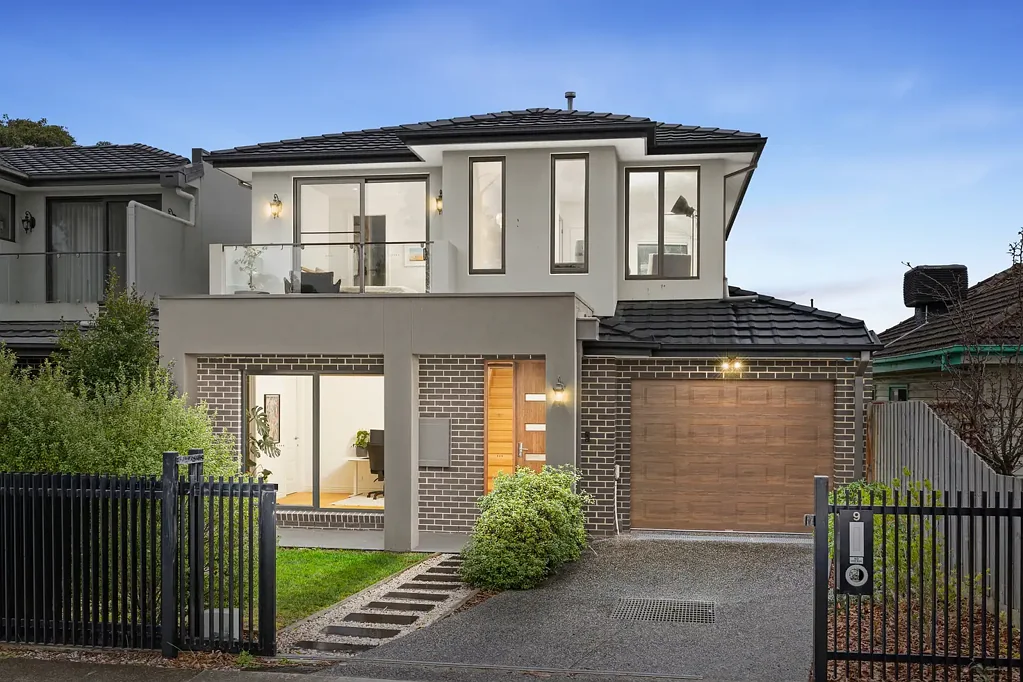 Mount Waverley 4房 现代家庭生活，兼具卓越灵活性 Contemporary Family Living with Exceptional Flexibility