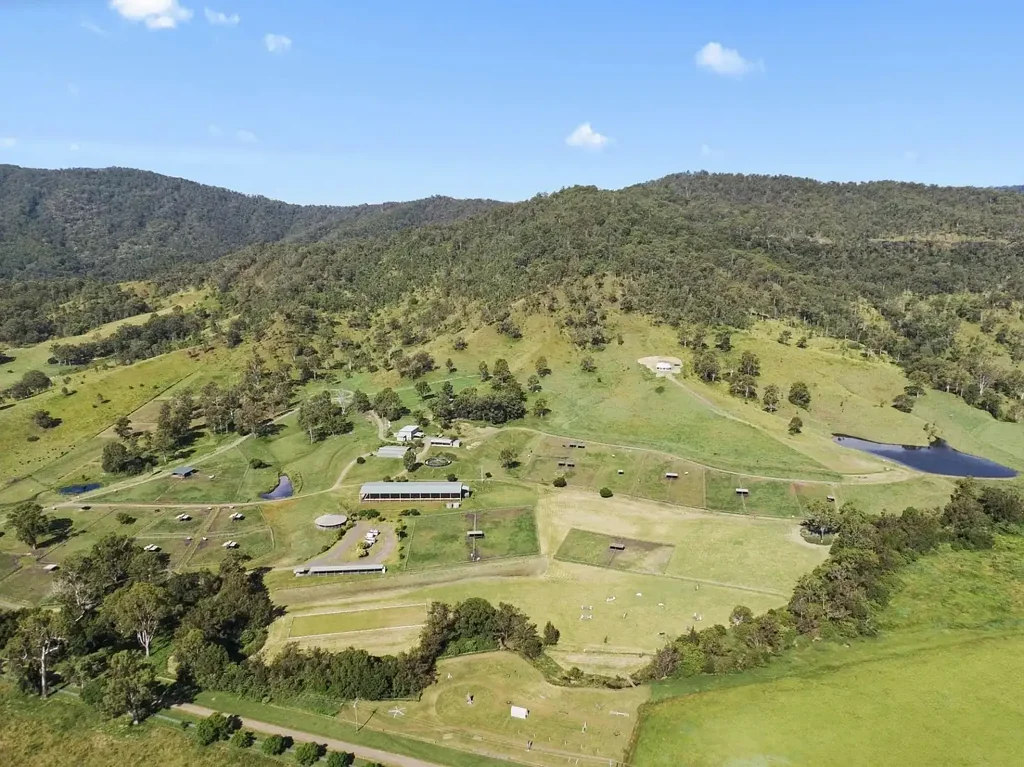 Biddaddaba  Premier Equestrian Estate on Two Titles *369 Acres* 4 Homes, Covered Olympic Arena