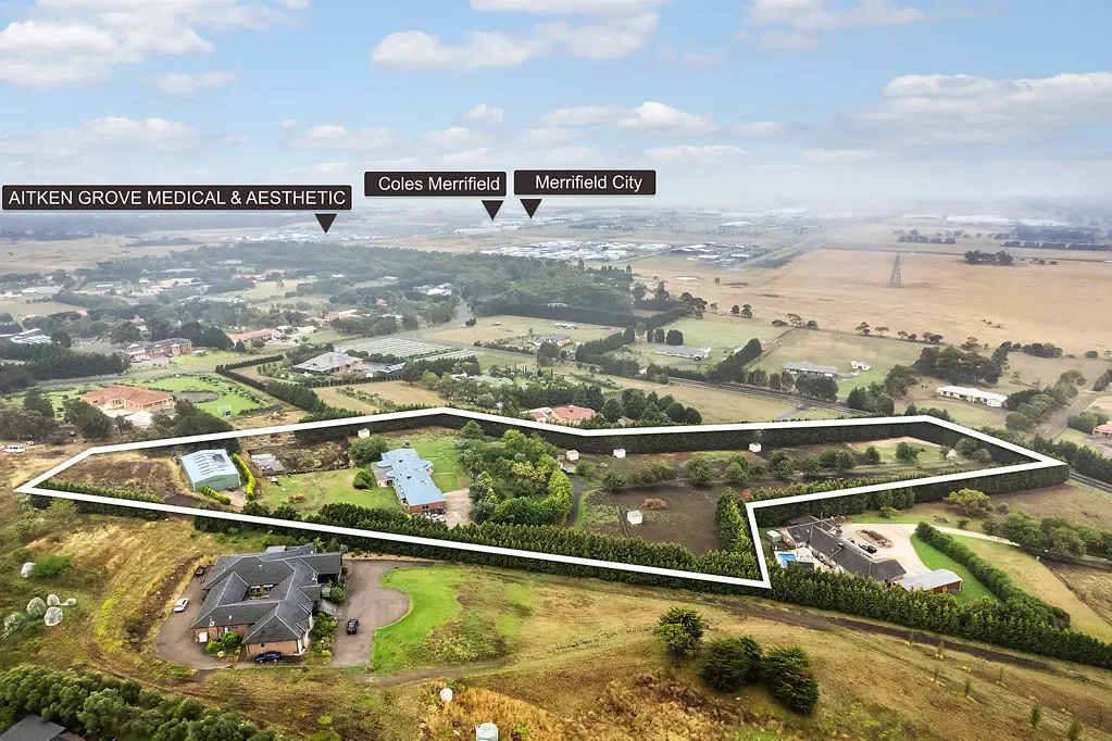Mickleham 6 Slaapkamer A Rare Lifestyle Sanctuary on Approximately 2.68 Hectares
Expression Of Interest Ends 04/09/2026