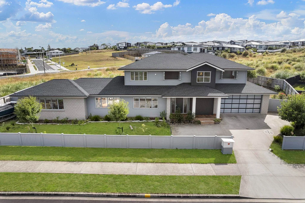 Beachlands 5房  All Offers Considered