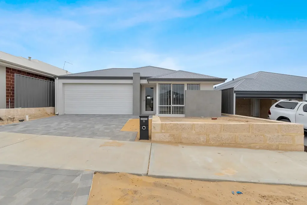 4x2 Family Home in Lakelands