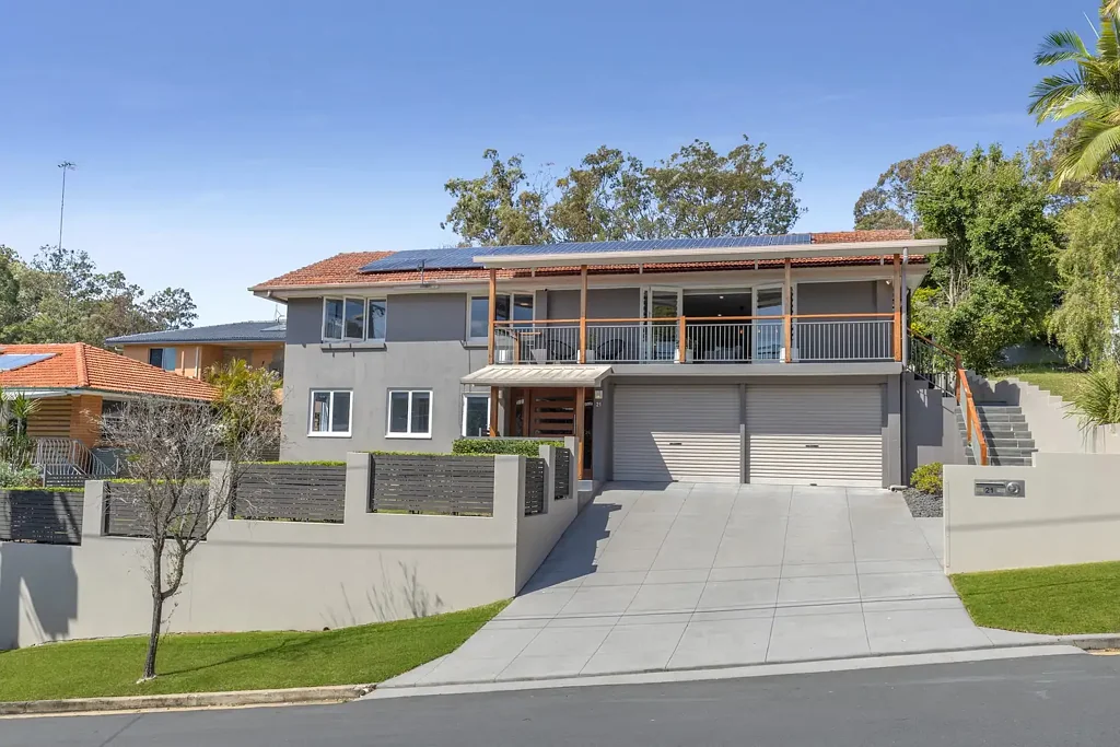 Holland Park West 4 Bedroom ELEVATED CUL-DE-SAC LIVING WITH CONTEMPORARY INTERIOR