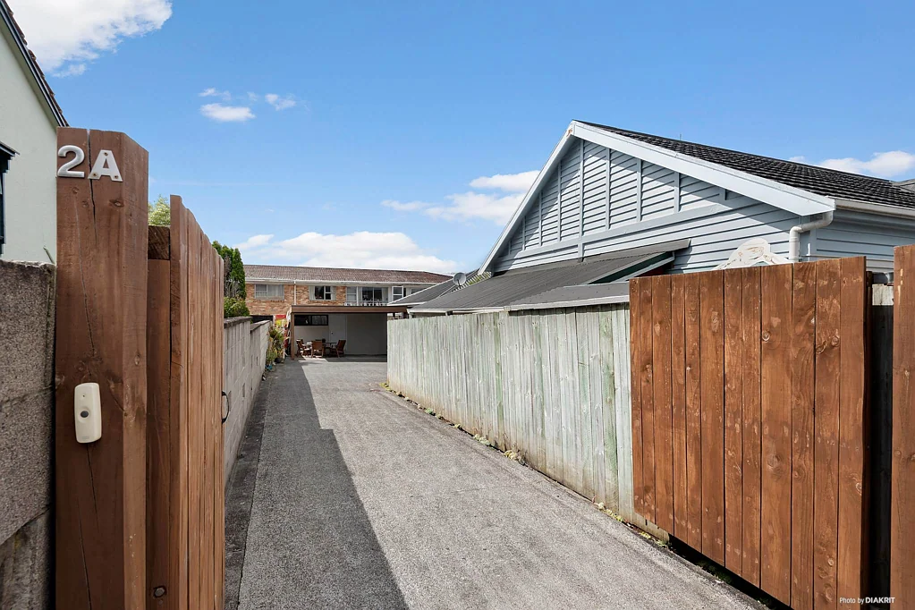 Mount Roskill 3Kwarto Sun-Filled Single-Level Home with Views