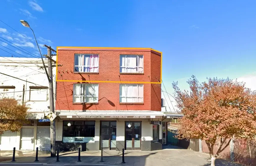 2 Bedroom Unit ONLY 240m to Croydon Station!