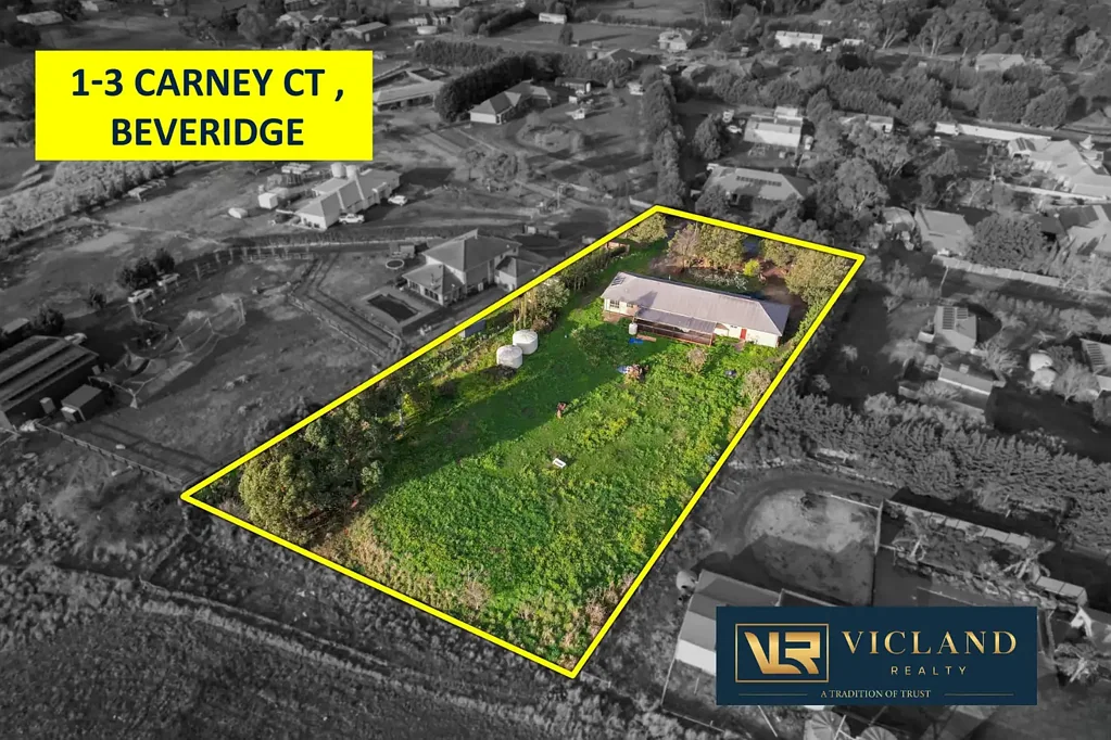 ACREAGE FAMILY LIVING