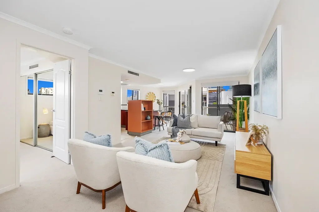 Bowen Hills 2房 二楼转角公寓 私密卧室宽敞起居 步行便捷社区 采光充足空调全屋 安全车位近学校 Large Two Bedroom Corner Unit