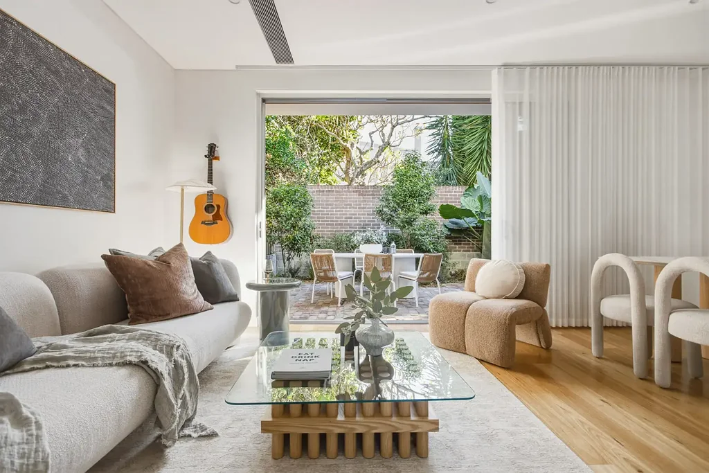 Annandale 3Moenga Wide character home / elegant renovations / village address