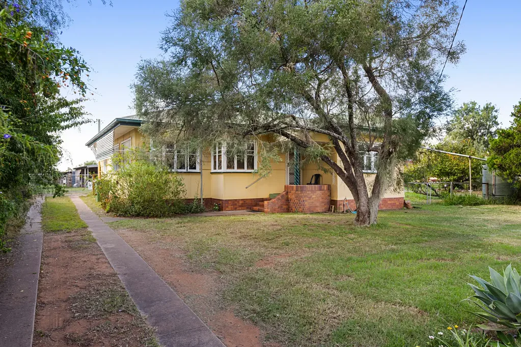 24 Stanley Street, Oakey, QLD 4401