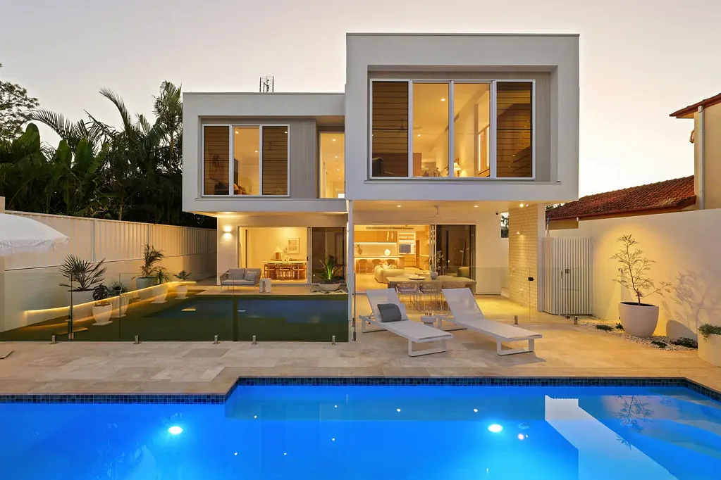 Southport 4कमरा Architectural Elegance in the TSS Precinct – A Home That Speaks for Itself
