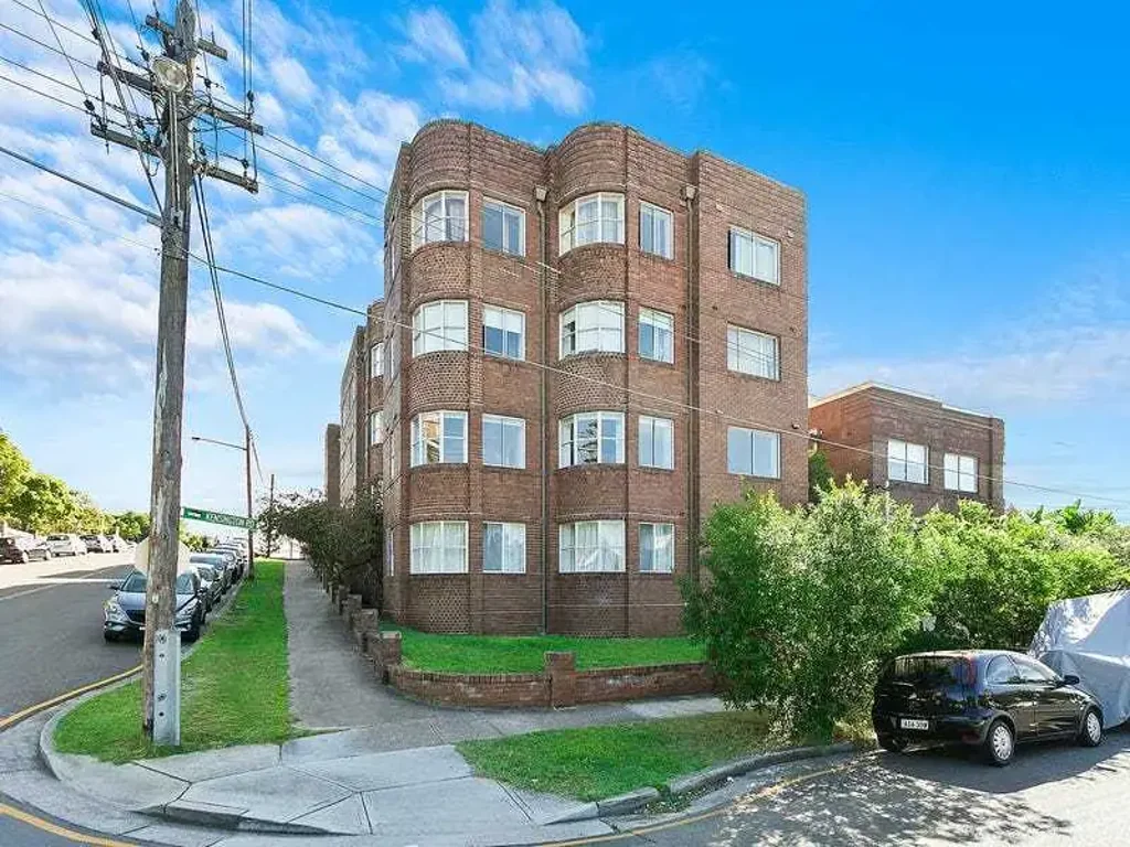 Refreshed Two-Bedroom Apartment Kensington