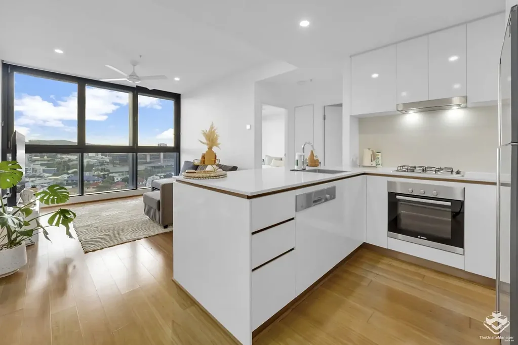 Modern 1 Bedroom Unit with Great Views