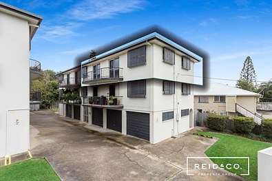Redcliffe 2房 步行至海滨。2 个车库加储藏室！ Walk to waterfront. 2 garages plus storage room!