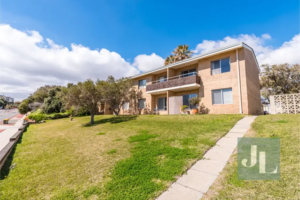 Coastal Convenience Just 500m from the Beach!