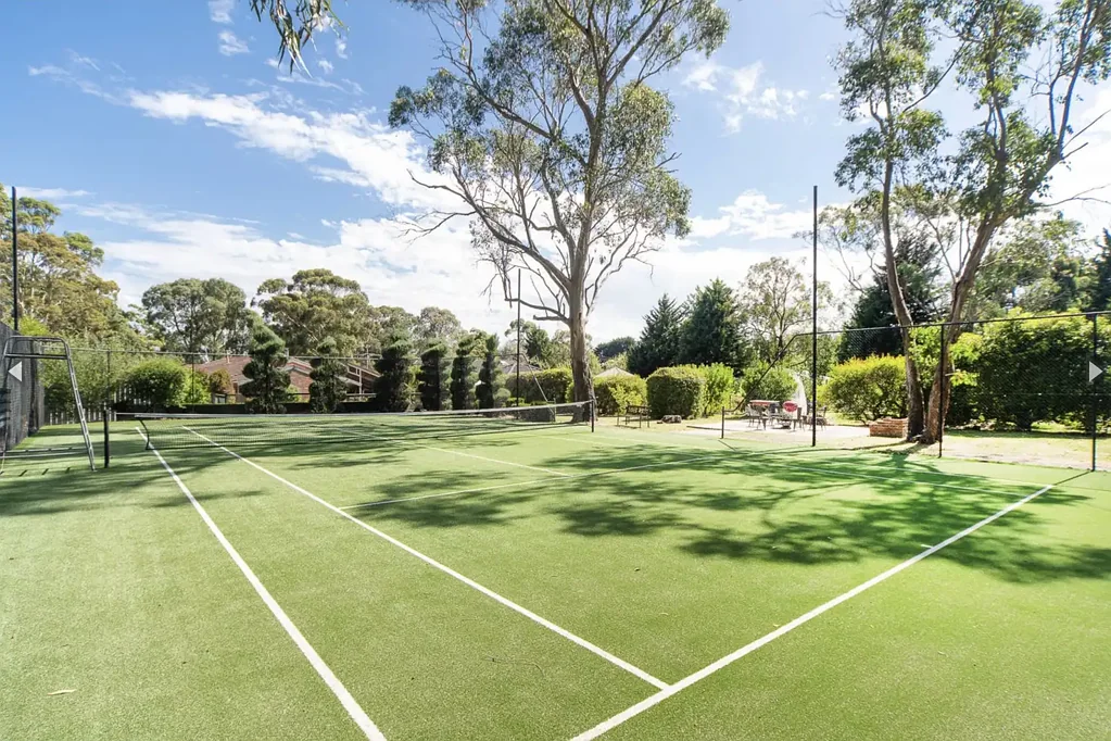 Frankston South 4房 ~ 私人家庭度假式奢华居所 ~ ~ A Private Family Sanctuary with Resort-Style Luxury ~
