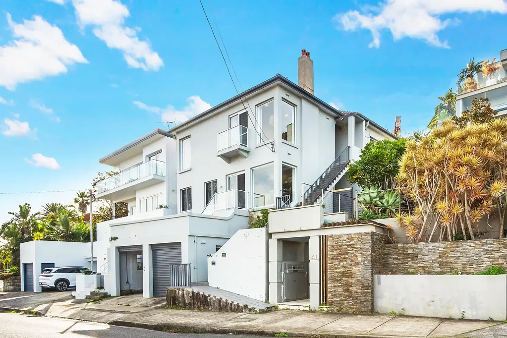 Upper duplex with stunning ocean and Queenscliff Beach views