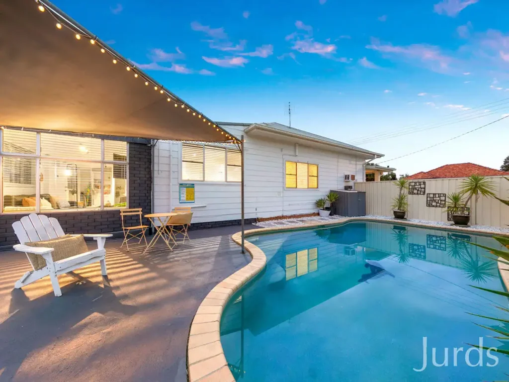 Cessnock 4침실 Charming 4-Bedroom Home, Pool, Shed, Studio Flat & Large Block!