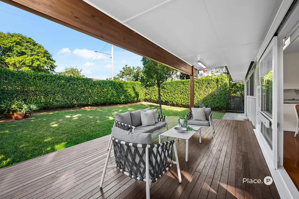 Carina Heights 3部屋 Lowset Living, Expansive Outdoor Entertaining, LMR2 Zoning & Endless Potential on 640m²