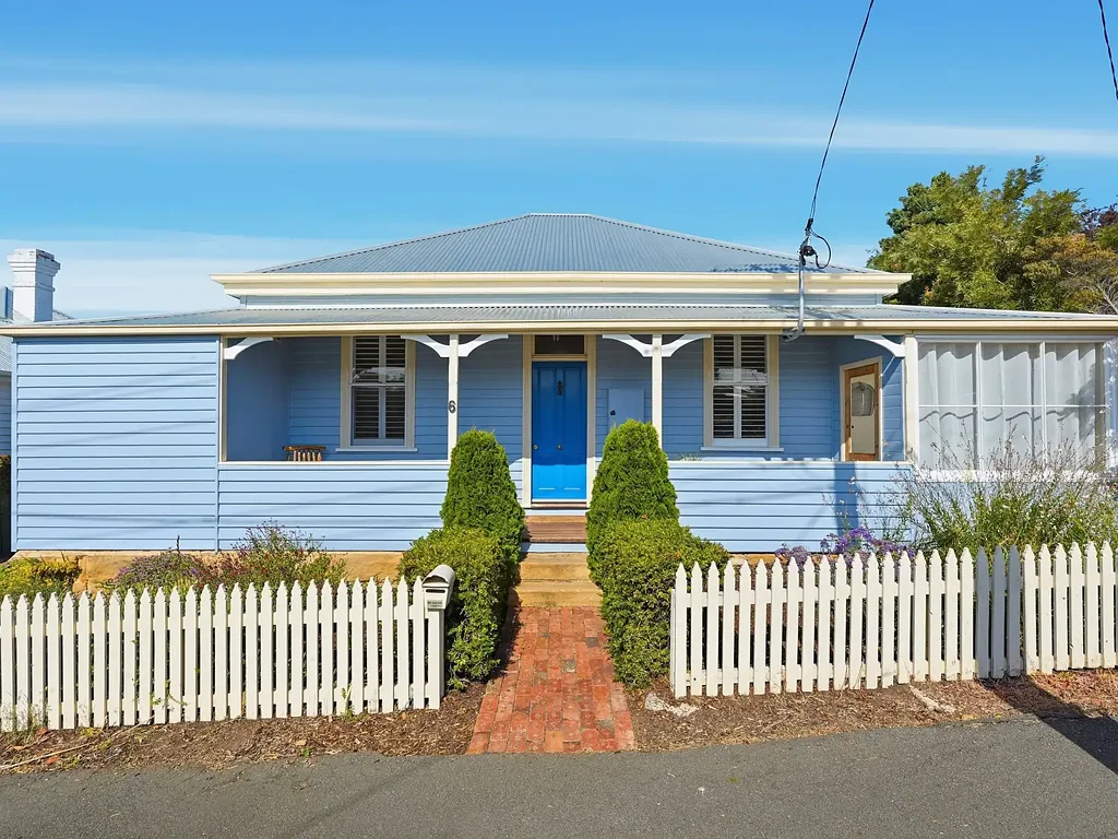 6 Liena Road, Lindisfarne, TAS 7015