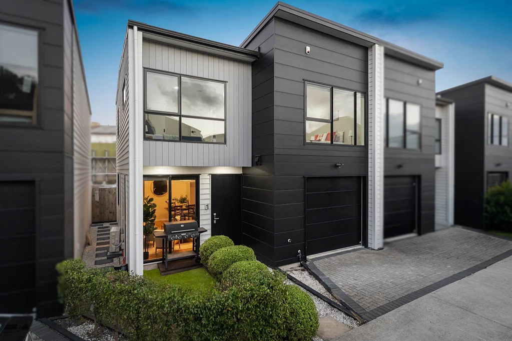 Ellerslie 4Zimmer Inquiries over $989,999
