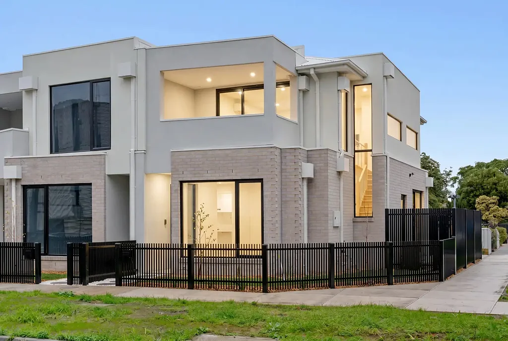 Altona North 3غرفة نوم Brand New Reverse Living with Modern Appeal
