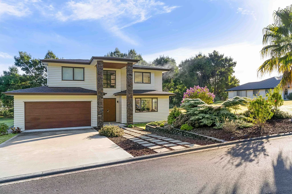 Pauanui 6 Bedroom Multi-Generational Resort Style Living!