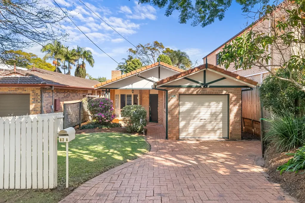 Hendra 3બેડરૂમ Neighbour Chatter: Immaculate Single-Level Living in the Heart of Hendra