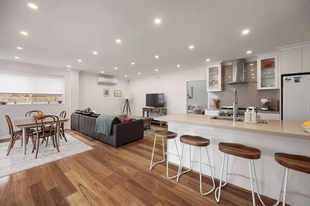 Strathfield 4غرفة نوم Flawlessly transformed residence combines light, space and luxury