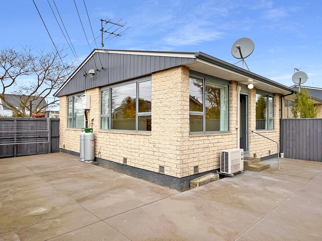 2 Bedroom Unit with Single Garage