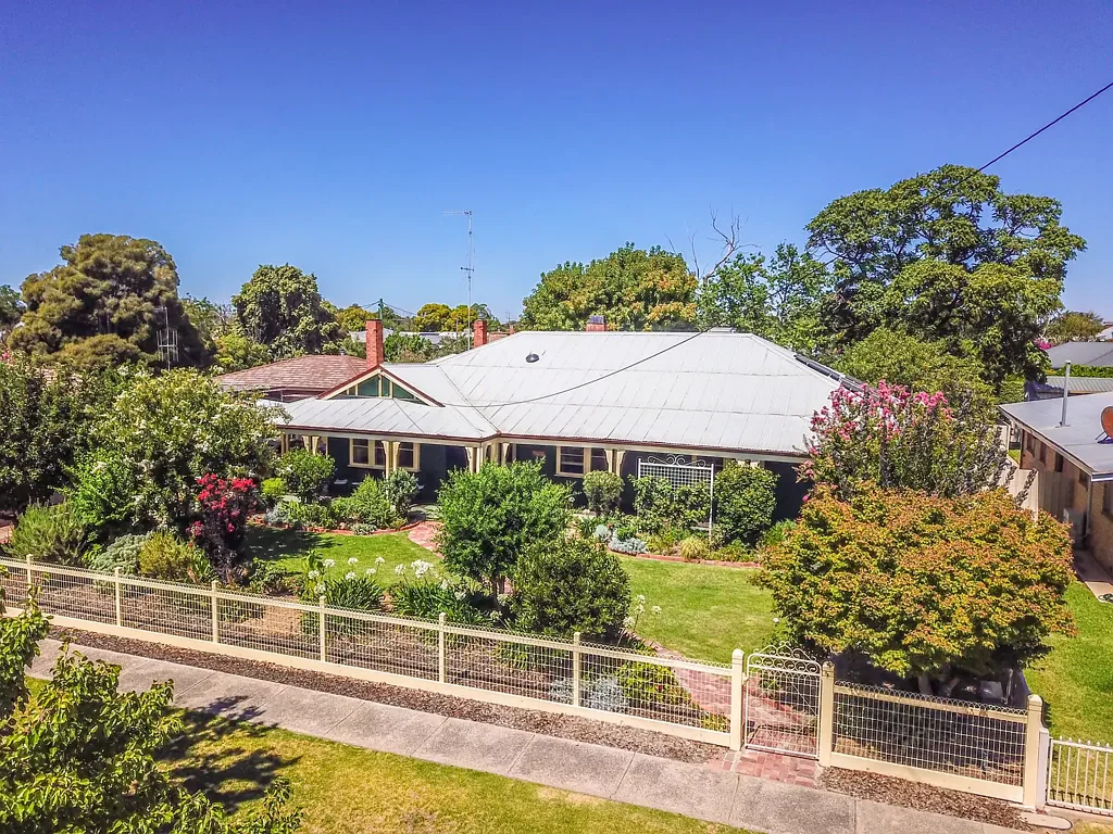 Deniliquin 4房  Class, Character and Charm in Blue-Ribbon Location