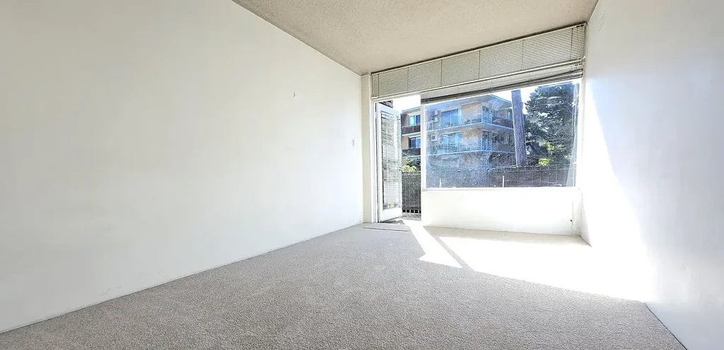 BRIGHT STUDIO APARTMENT