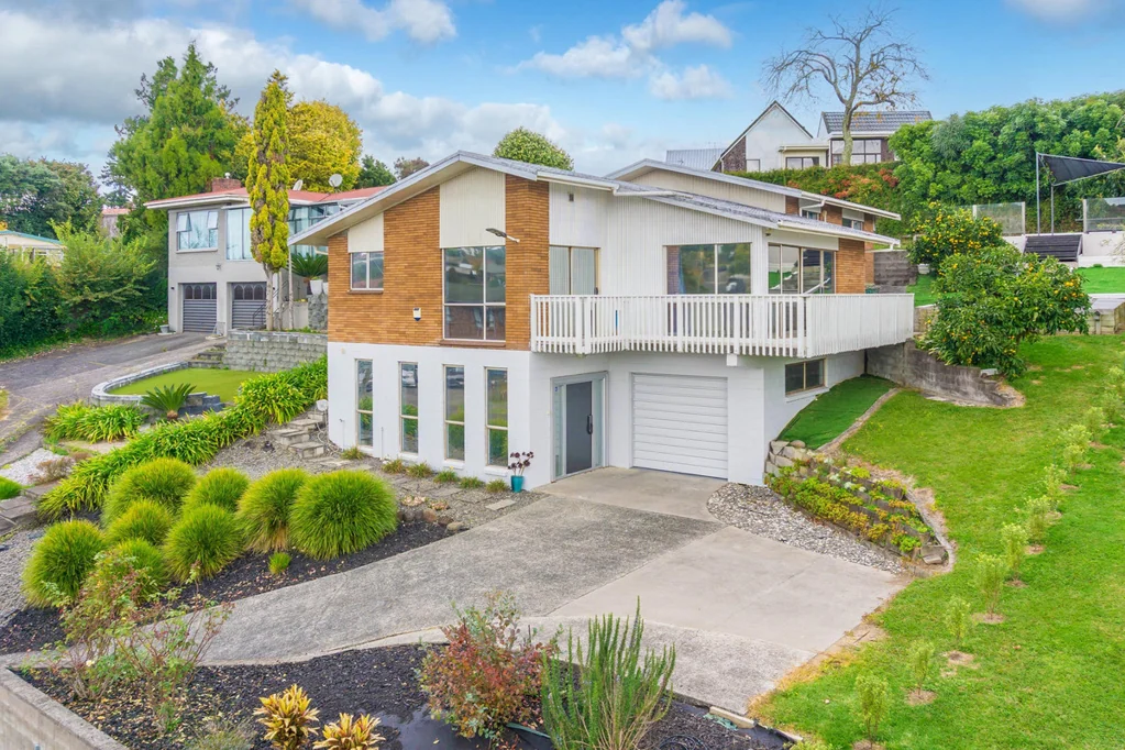 Hillcrest 4房  Elevated Family Living in Sought-After Setting
