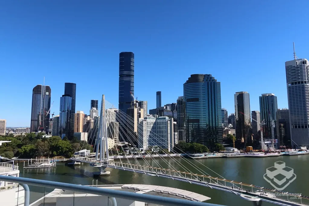 Penthouse Living � 270� River & City Views