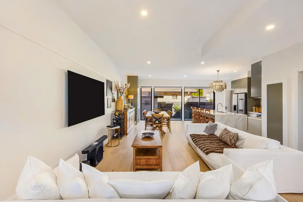 North Bondi 5Moenga Sophisticated Coastal Luxury with Resort-Style Entertaining Just Steps from Bondi Beach