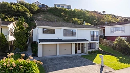 64 Fyvie Avenue, Tawa