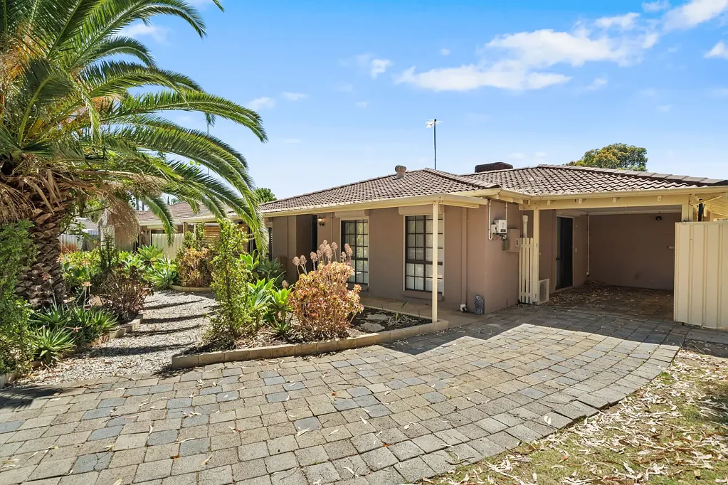 8 Barlee Close, Greenfields, WA 6210