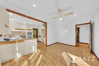 18 Central Avenue, Altona Meadows, VIC 3028, 4 phòng ngủ, 2 phòng tắm, House
