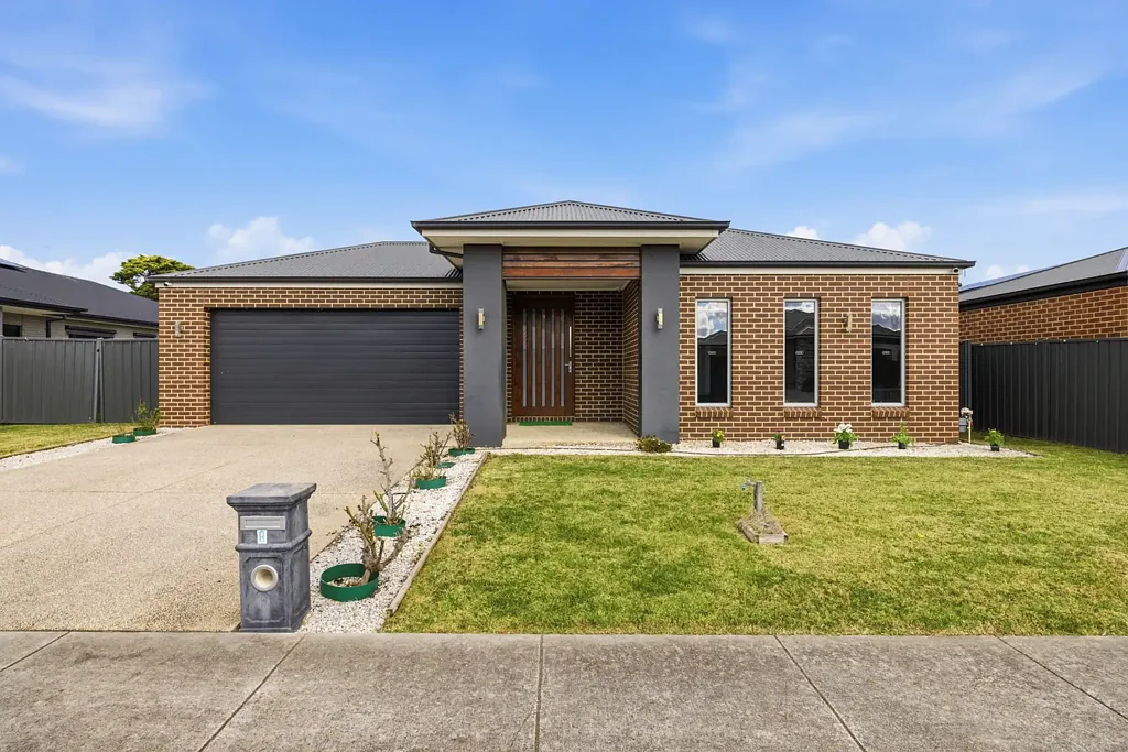 Sale 4房  QUALITY FAMILY LIVING IN A PRIVATE COURT LOCATION