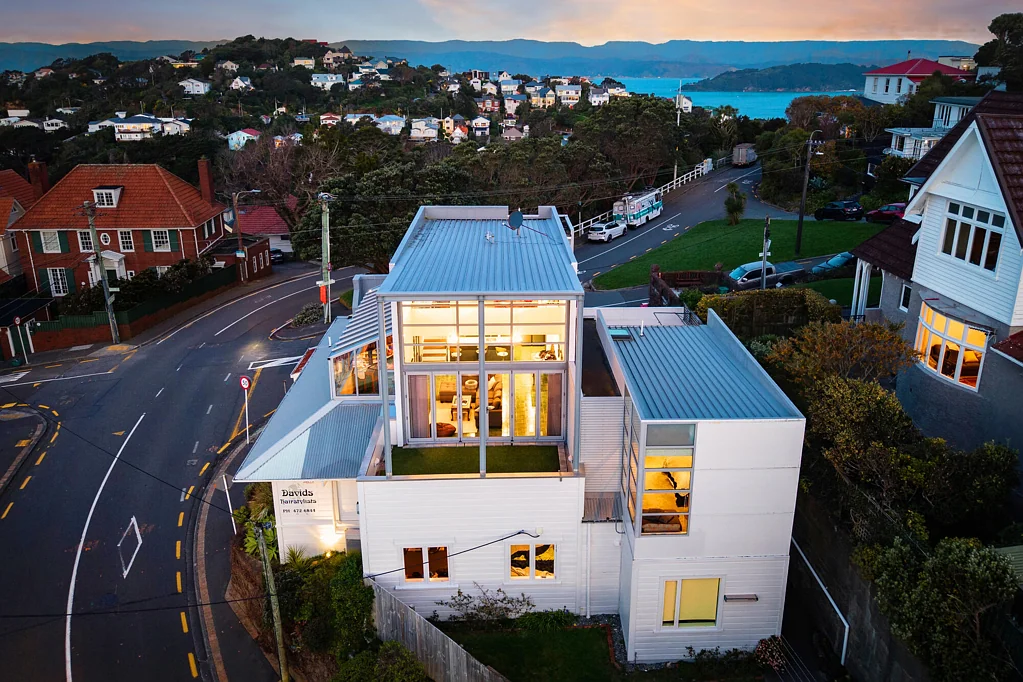 Wadestown 5 Slaapkamer Iconic Landmark with Endless Possibilities