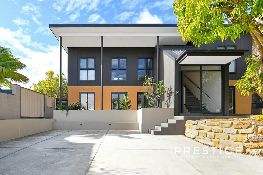 Turrella 6 Bedroom ARCHITECTUALLY DESIGNED DUAL-RESIDENCE HOME
