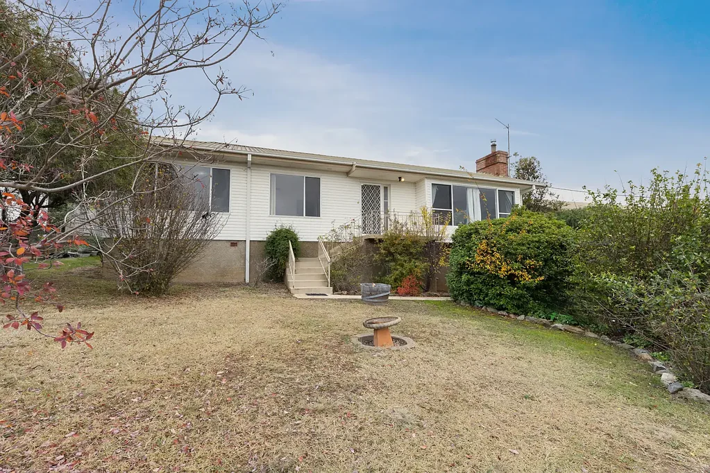 Cooma 4બેડરૂમ Spacious Family Home with Strong Investment Returns