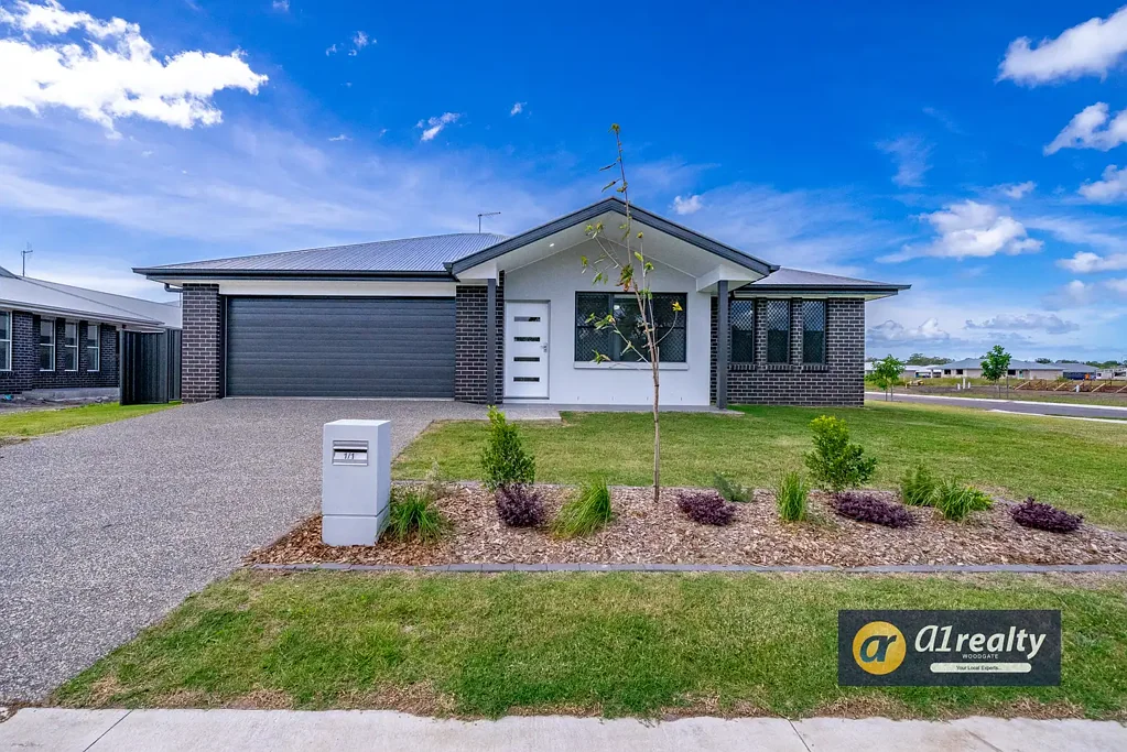 Woodgate 3 Bedroom Coastal Living Starts Here – Motivated Vendor!