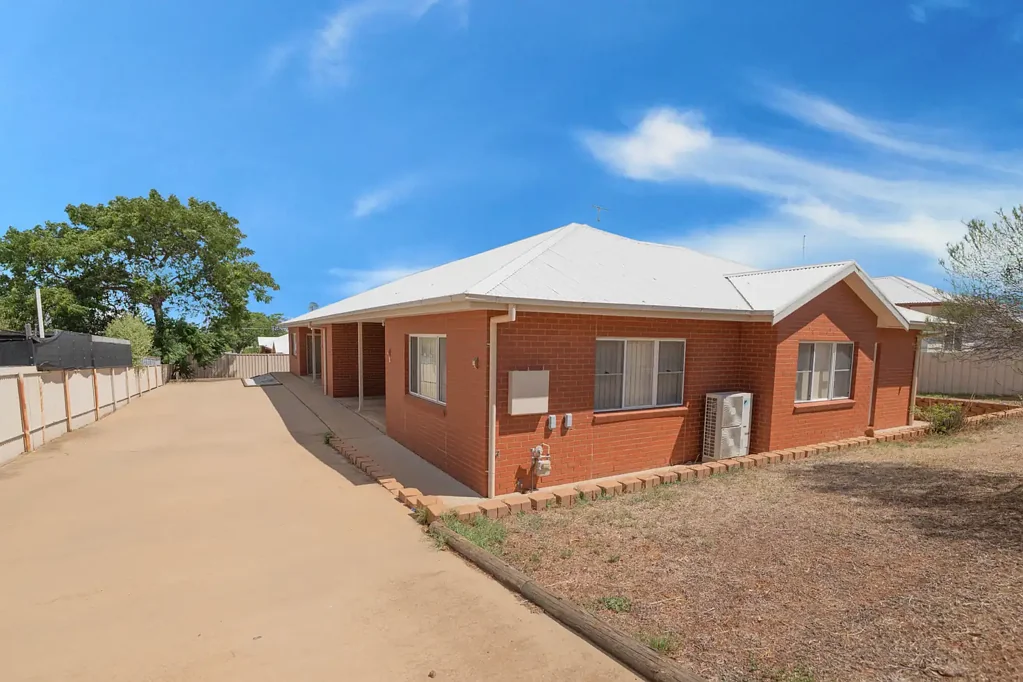 Parkes 4房  Duplex Investment Opportunity - Buy One or Secure Both