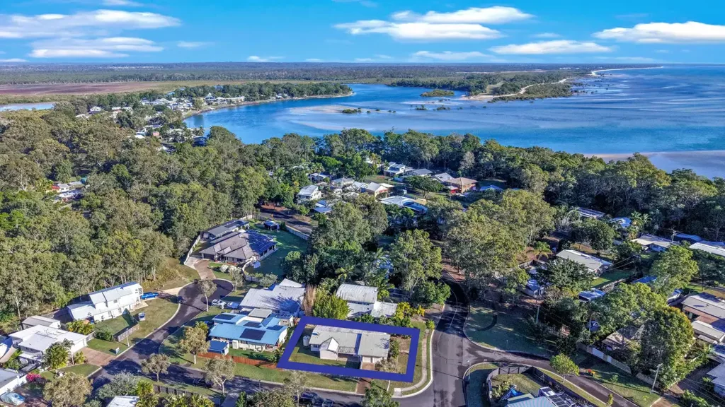 Coastal Convenience With Beach Access Nearby