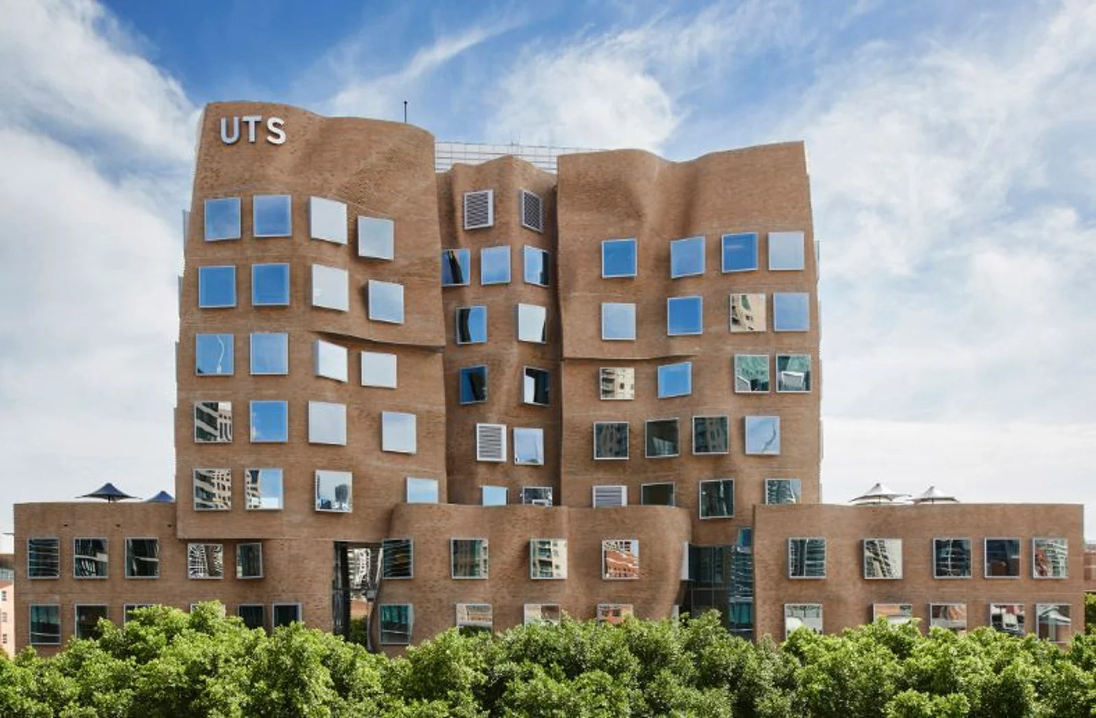 炸裂!QS全球大学排行榜出炉!澳洲大学排名全面飙升!UTS竟然完胜武大同济等名校!
