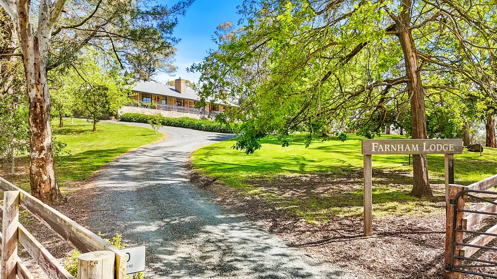Woodside 'Farnham Lodge' - A heart-filling homestead on 10-acres of spectacular terrain.