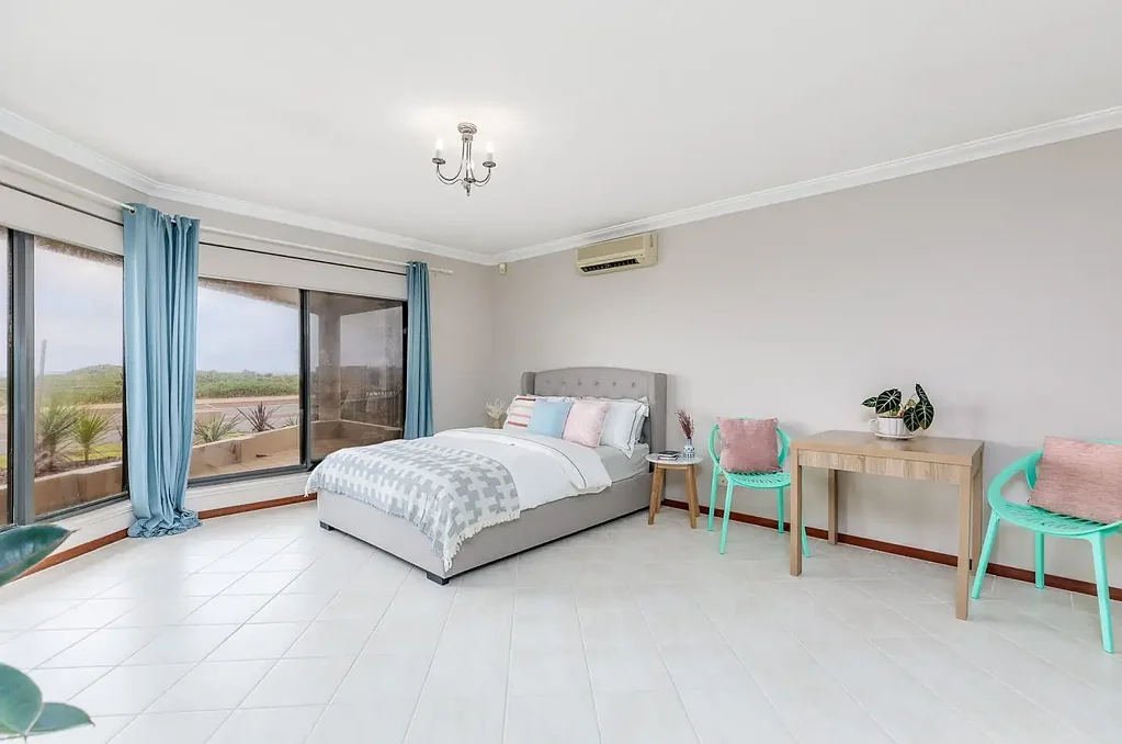 Beachside Family Living with Stunning Ocean Views